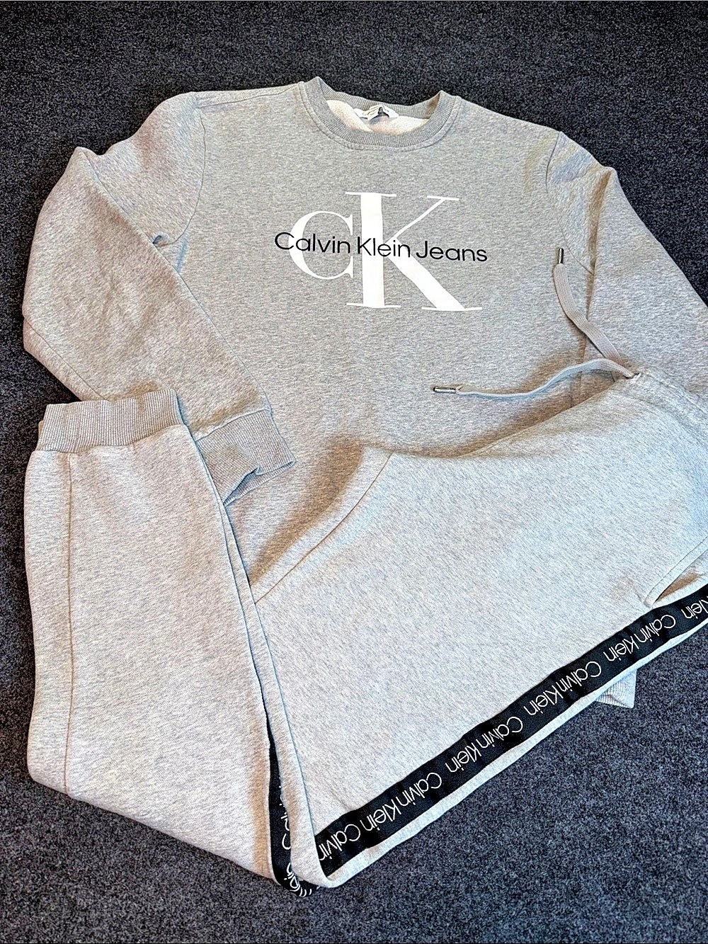 Calvin Klein Jeans Gray Crewneck M Sweatshirt and Jogger Set Size Small Pants